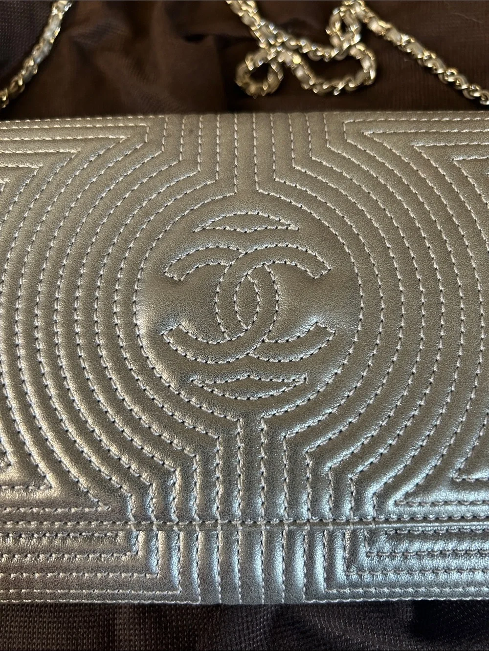 CHANEL Silver Quilted Leather Crossbody bag with Chain